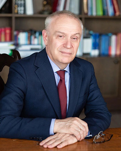 Бойцов С.А. Генеральный директор ФГБУ “НМИЦ кардиологии имени академика Е.И.Чазова” Минздрава России, академик РАН.